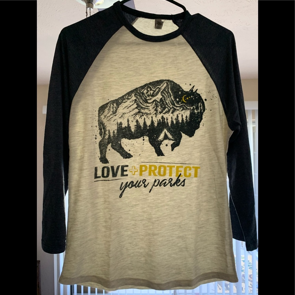 National Parks baseball tee shirt - never worn